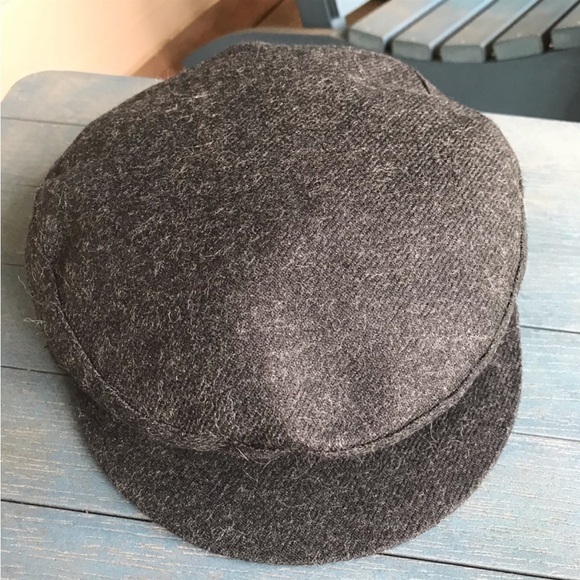 Burberry Newsboy Wool Cap w/Leather Trim - Picture 4 of 7